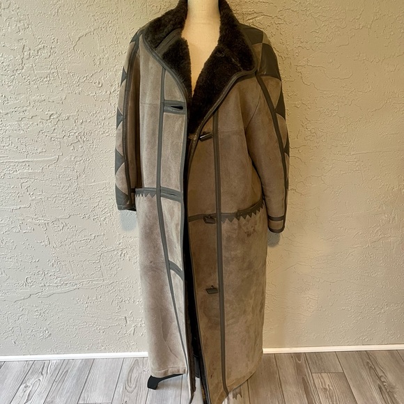 Friitala shearling gray coat  with diamond design along sleeves. Large. - Picture 3 of 9